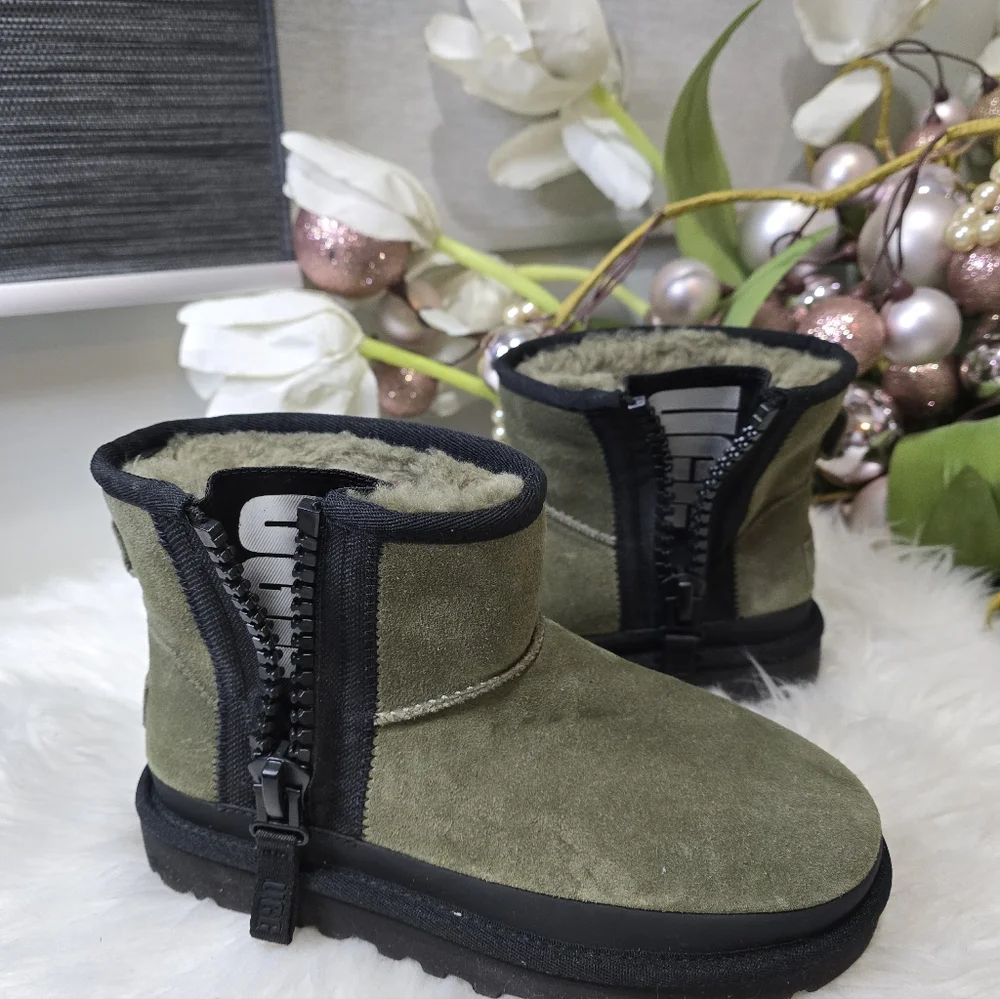 UGG Women's Classic Mini Zipper Tape Logo Boot Burnt Olive 1144034 New